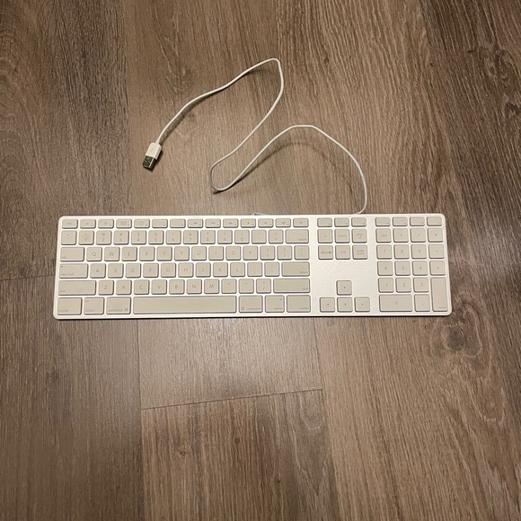 Apple Keyboard with USB - Picture 1 of 11